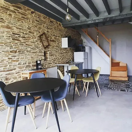Au Champ Du Douits Bed & Breakfast *