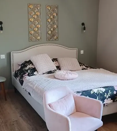 Au Champ Du Douits 3*