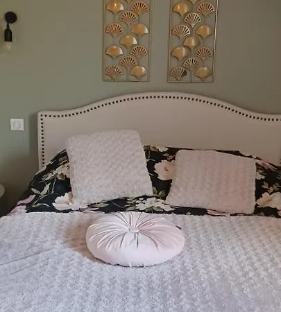 Au Champ Du Douits فندق مبيت وإفطار